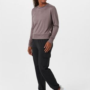 Vuori Daydream Crew gray cropped crew neck long sleeve sweatshirt